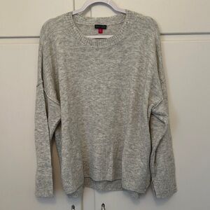 LIKE NEW Vince Camuto Light Gray Knit Sweater